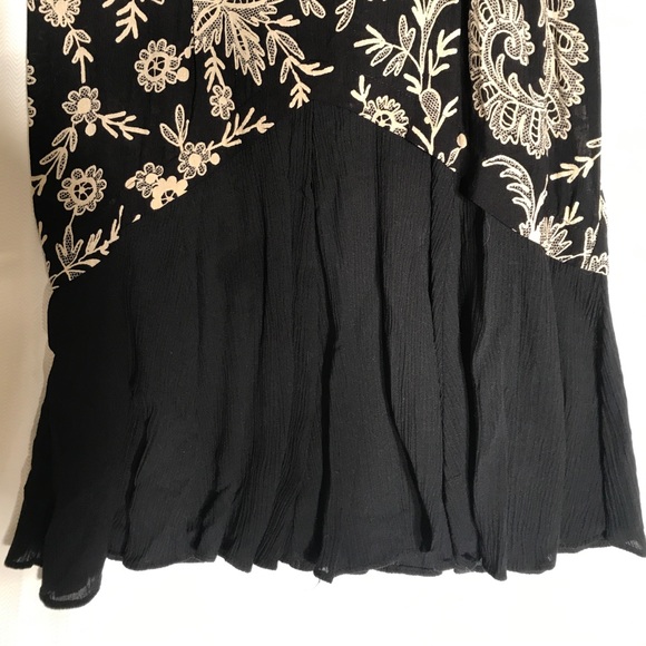 Casual Corner black and white floral dress. Size 2 - Picture 2 of 5